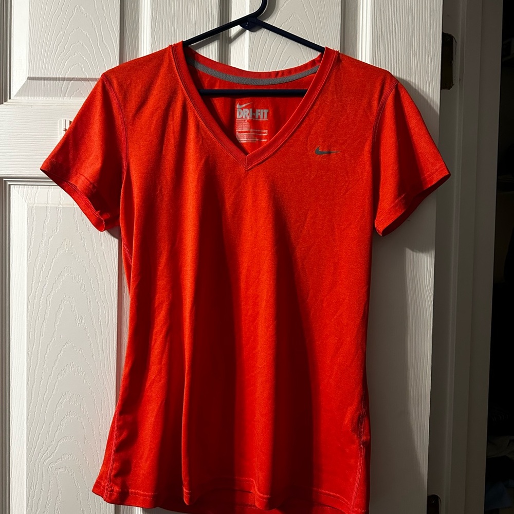 Women’s short sleeve Under Armour shirt size Medium